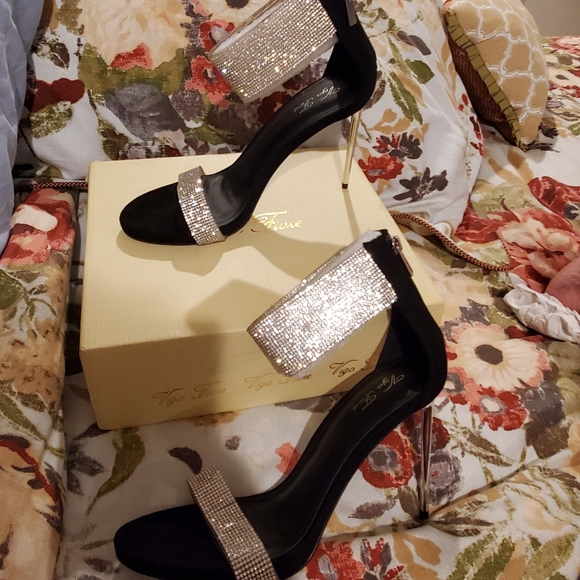 Heels - Picture 3 of 3